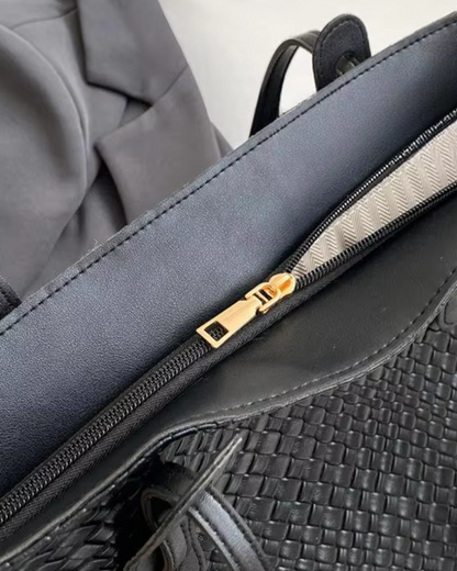 Cameron Tote zip detail | Baby Bag by Remmii