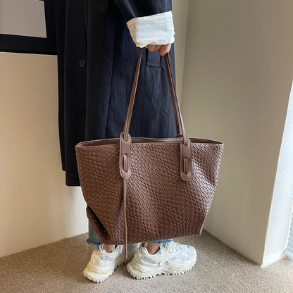 Cameron Tote in hand | Baby Bag by Remmii