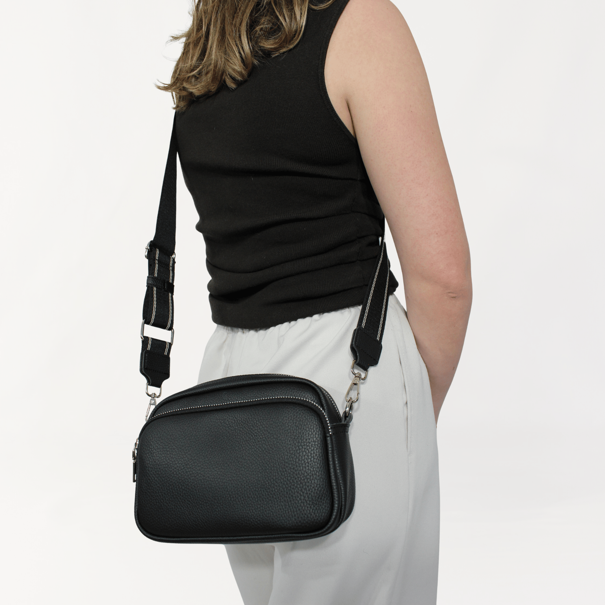 Riley on shoulder | Baby Bag by Remmii